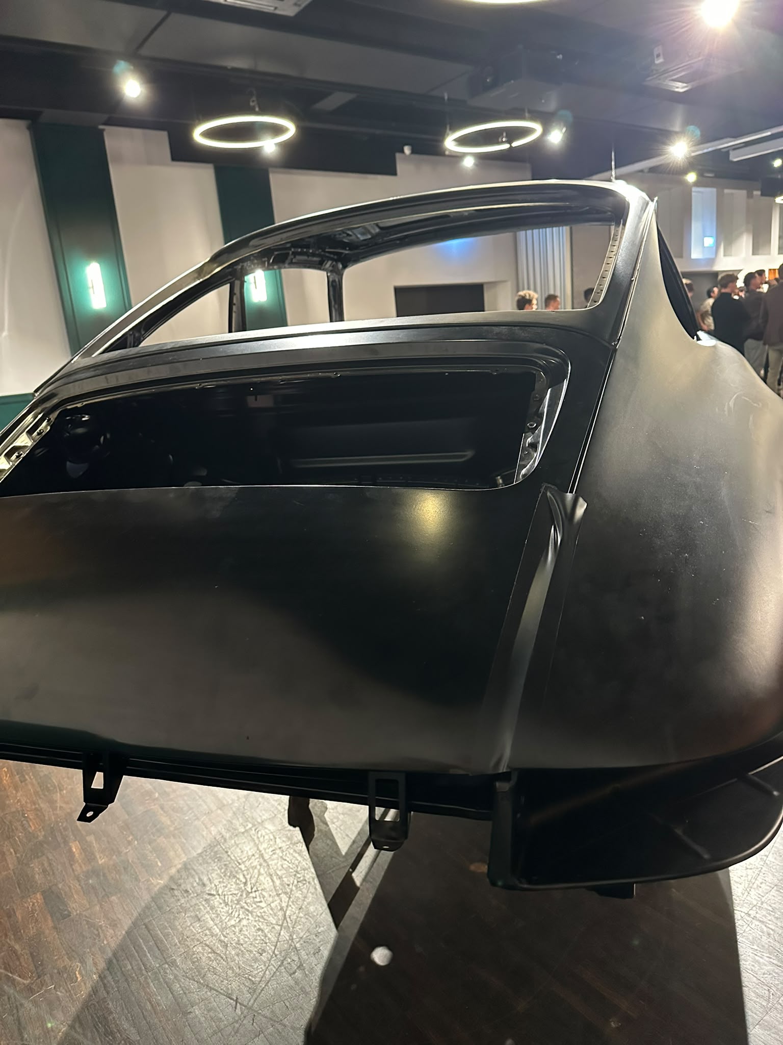 Bare-shell rear structure during restoration